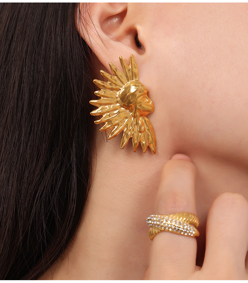 Retro niche design character glossy earrings