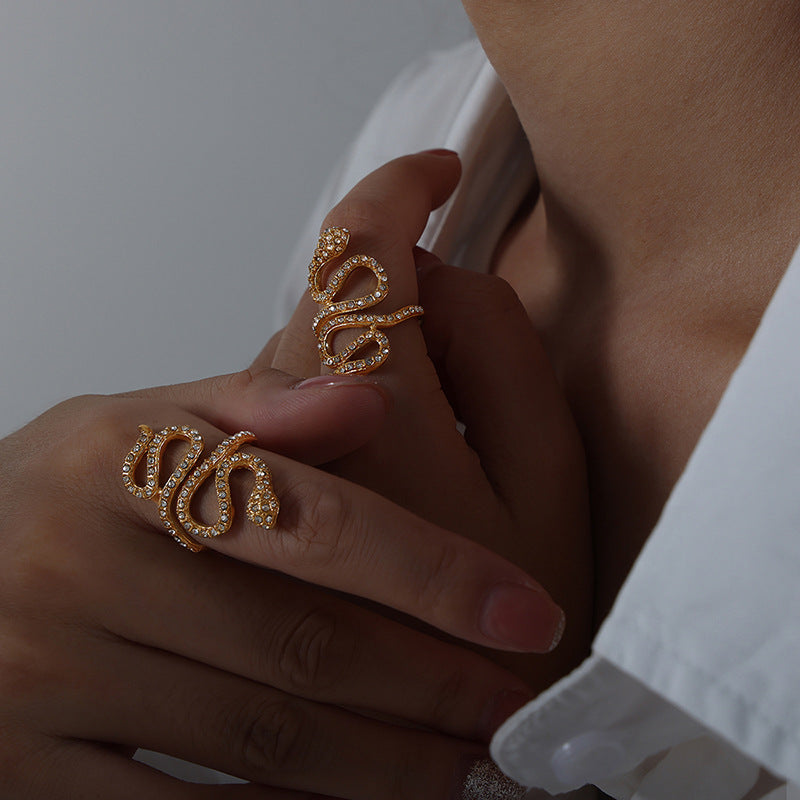 SERPENTINE WINDING RING