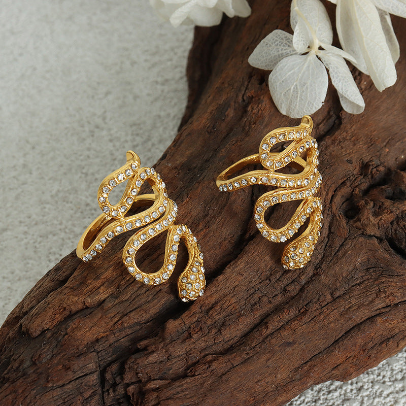 SERPENTINE WINDING RING