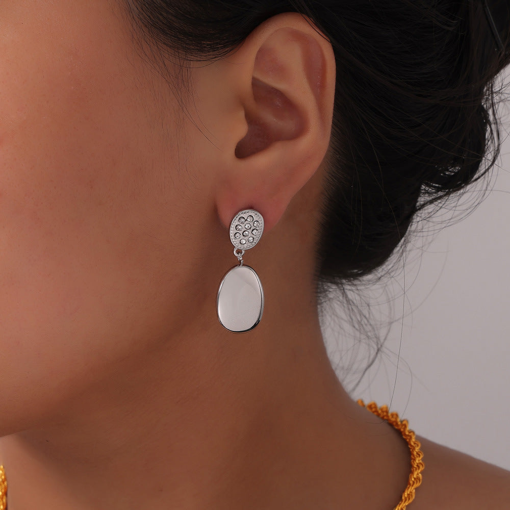 SIMPLE GEOMETRIC STUDDED EARRINGS