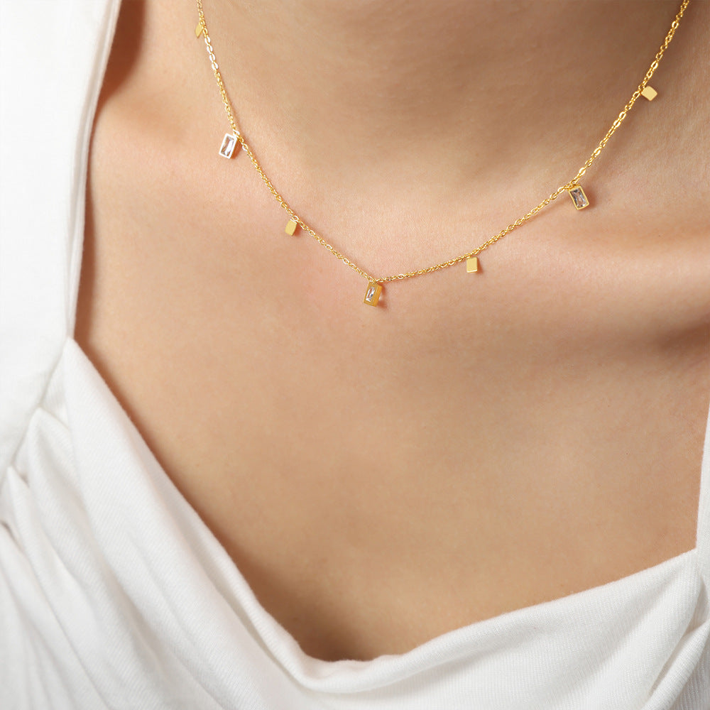 SMALL SQUARE PENDANT NECKLACE