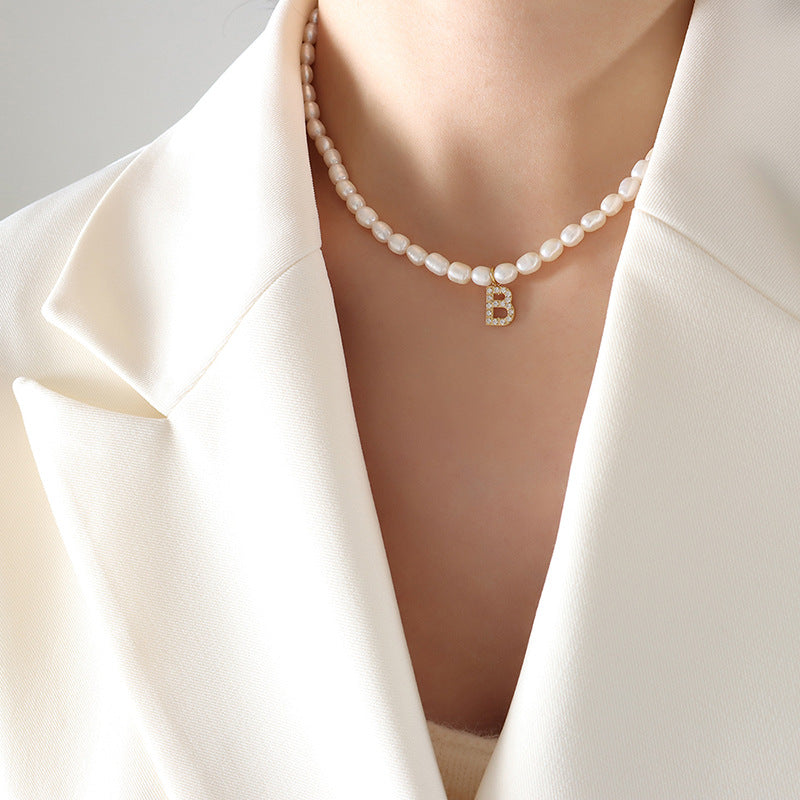 SPARKLING LETTER PENDANT PEARL NECKLACE