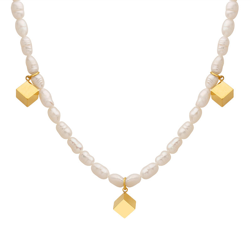 SQUARE PENDANT PEARL NECKLACE