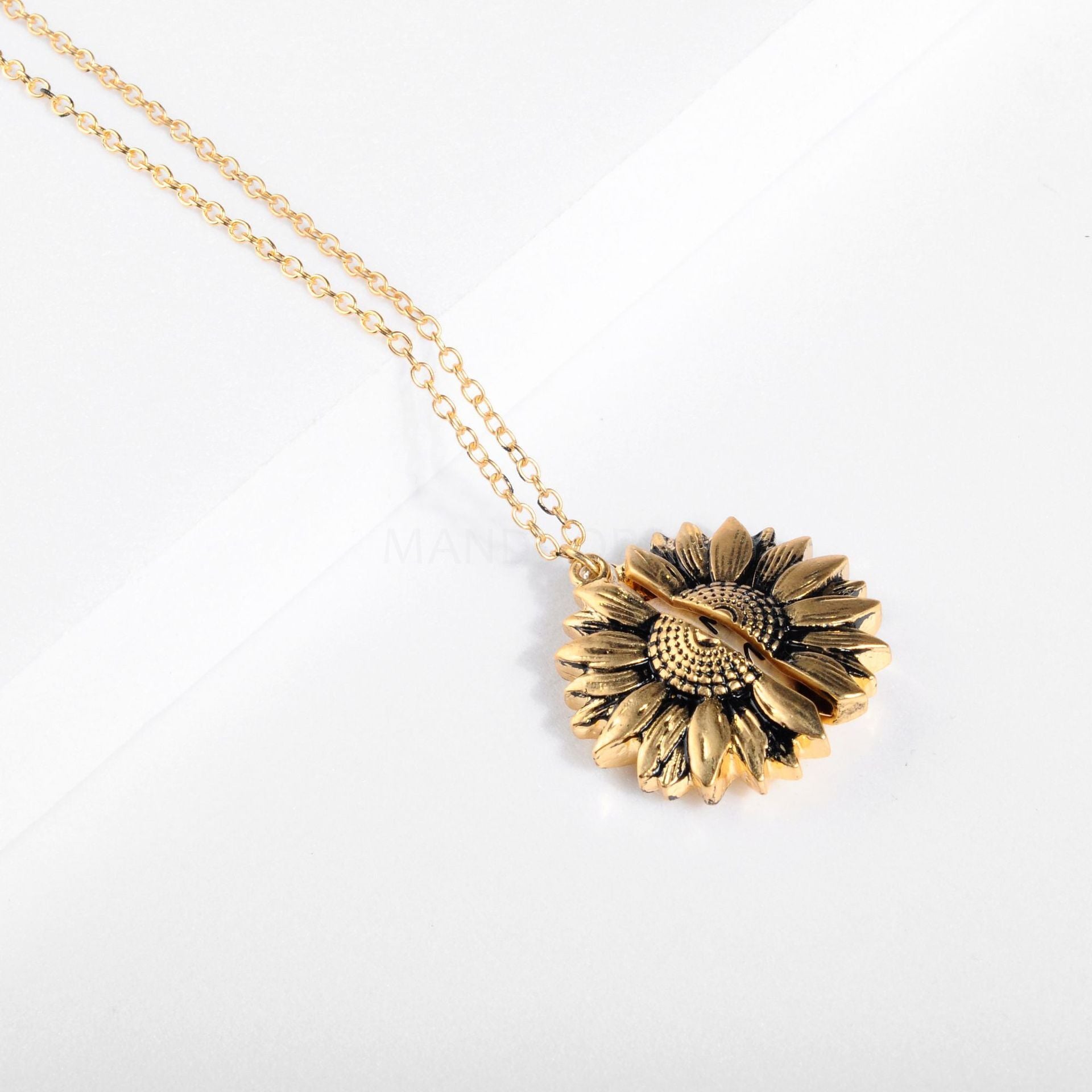 SUNFLOWER DOUBLE-LAYER ENGRAVED NECKLACE