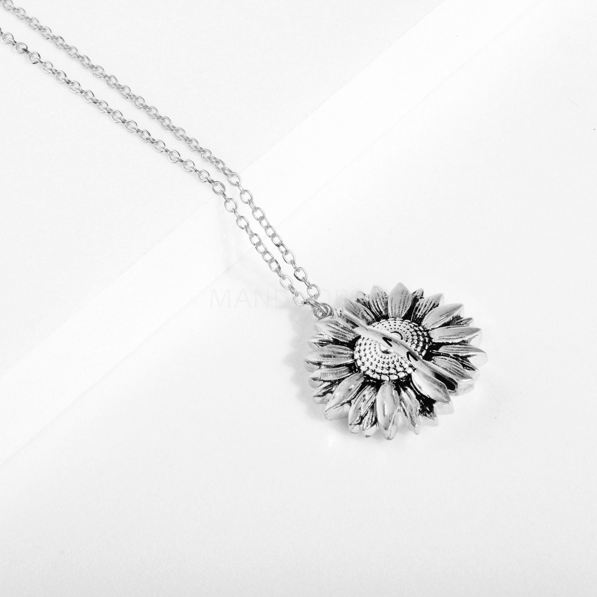 SUNFLOWER DOUBLE-LAYER ENGRAVED NECKLACE