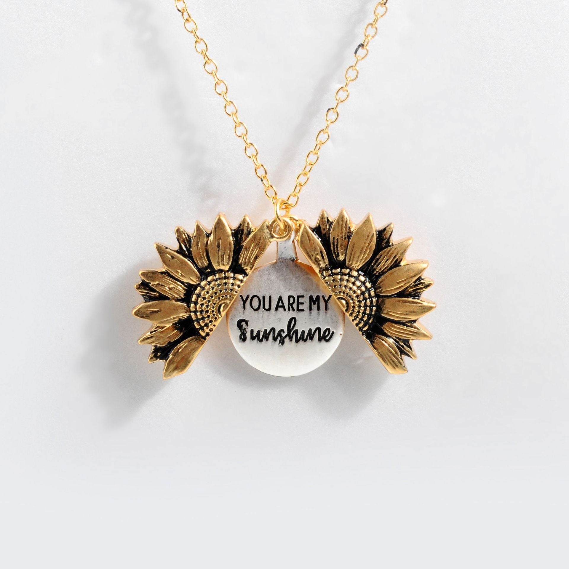 SUNFLOWER DOUBLE-LAYER ENGRAVED NECKLACE