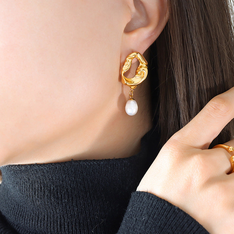 SYMMETRIC GEOMETRIC PEARL EARRINGS