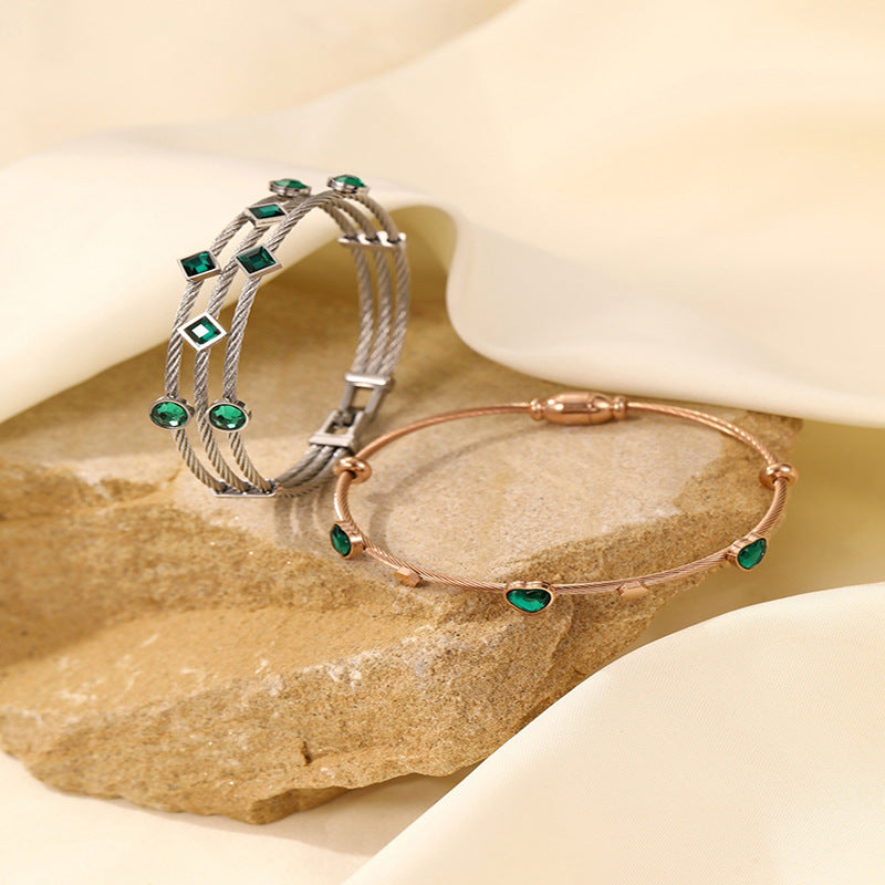 Simple and luxurious bracelet