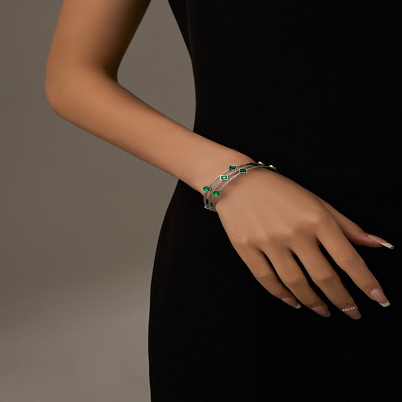 Simple and luxurious bracelet