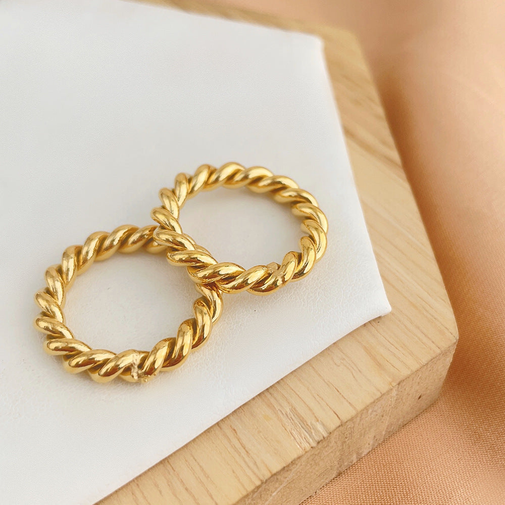 Simple twist ring