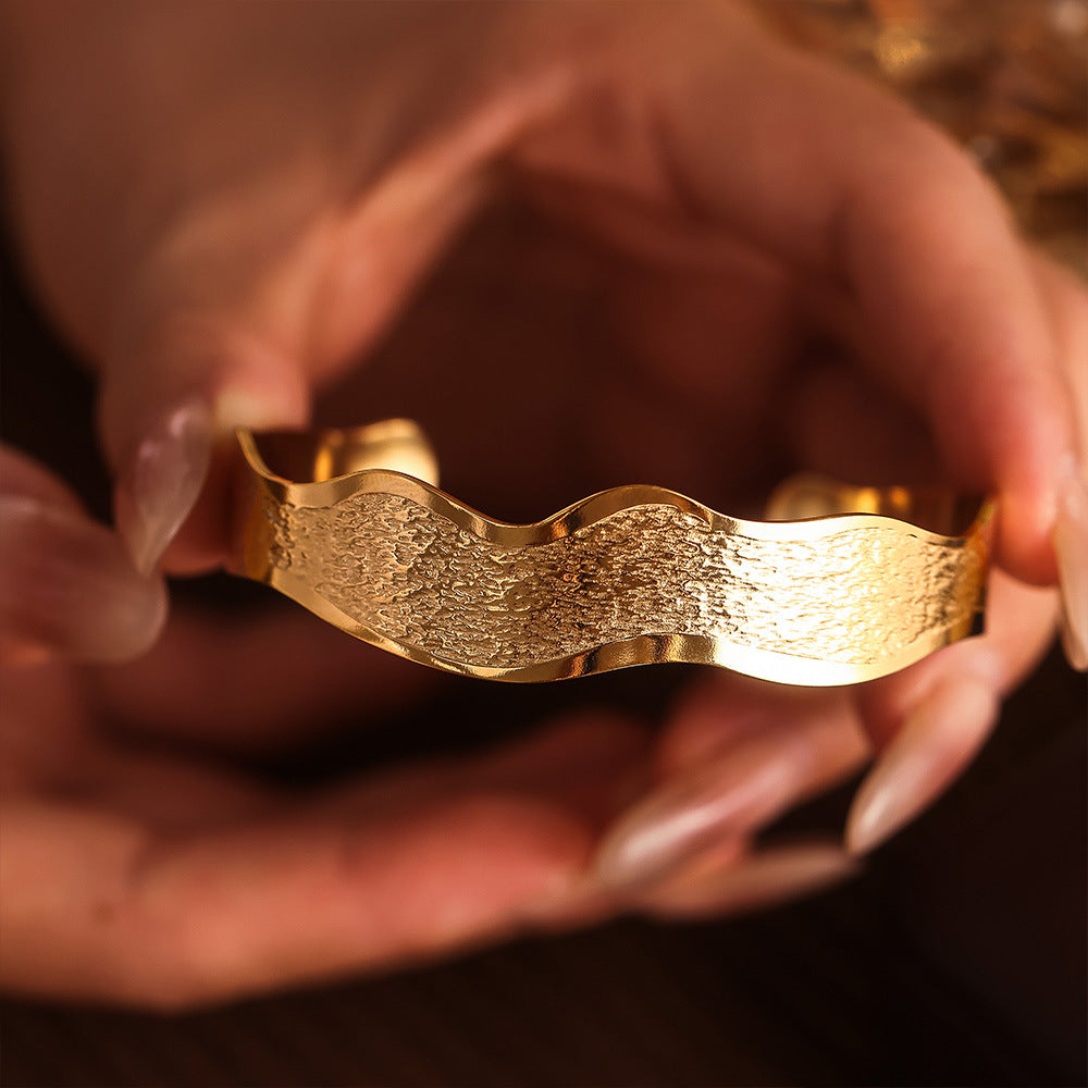 Simple wavy edge textured open bracelet