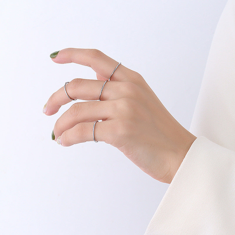 THIN AND SIMPLE RING