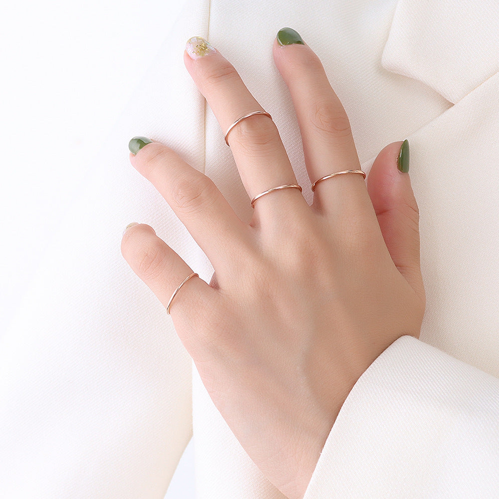 THIN AND SIMPLE RING