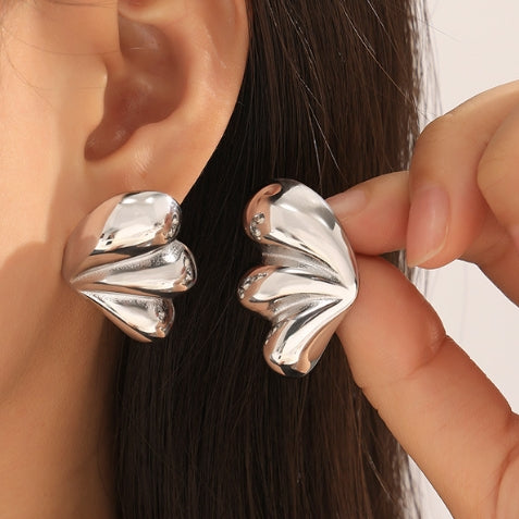 THREE PETAL DRIP EARRING