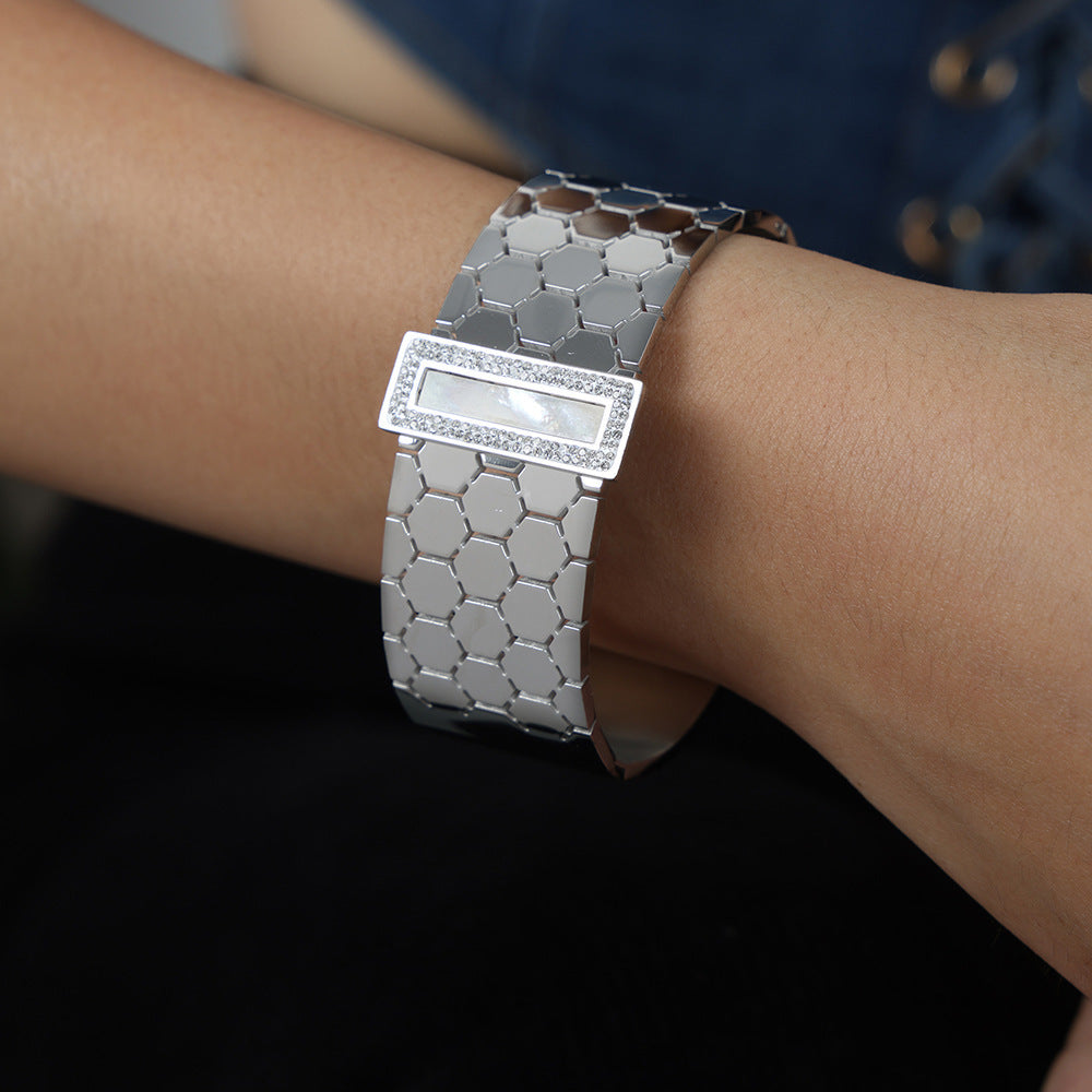 VINTAGE PALACE STYLE INLAID HONEYCOMB DESIGN BRACELET