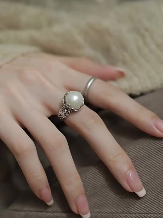 Vintage pearl hollow ring