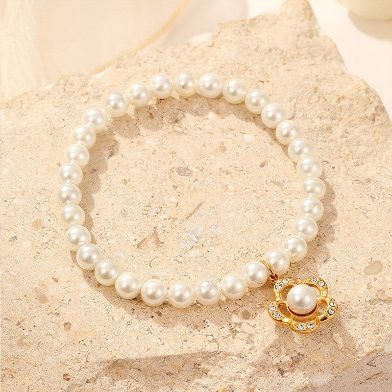 Vintage style flower pearl bracelet