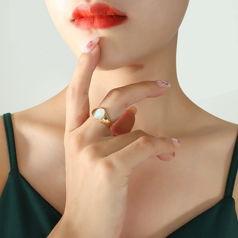 WHITE SEA SHELL PLAIN RING