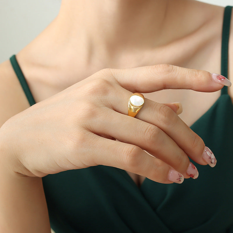 WHITE SEA SHELL PLAIN RING