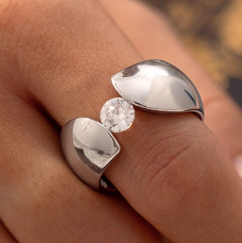 WIDE EDGED ZIRCON SMOOTH RING