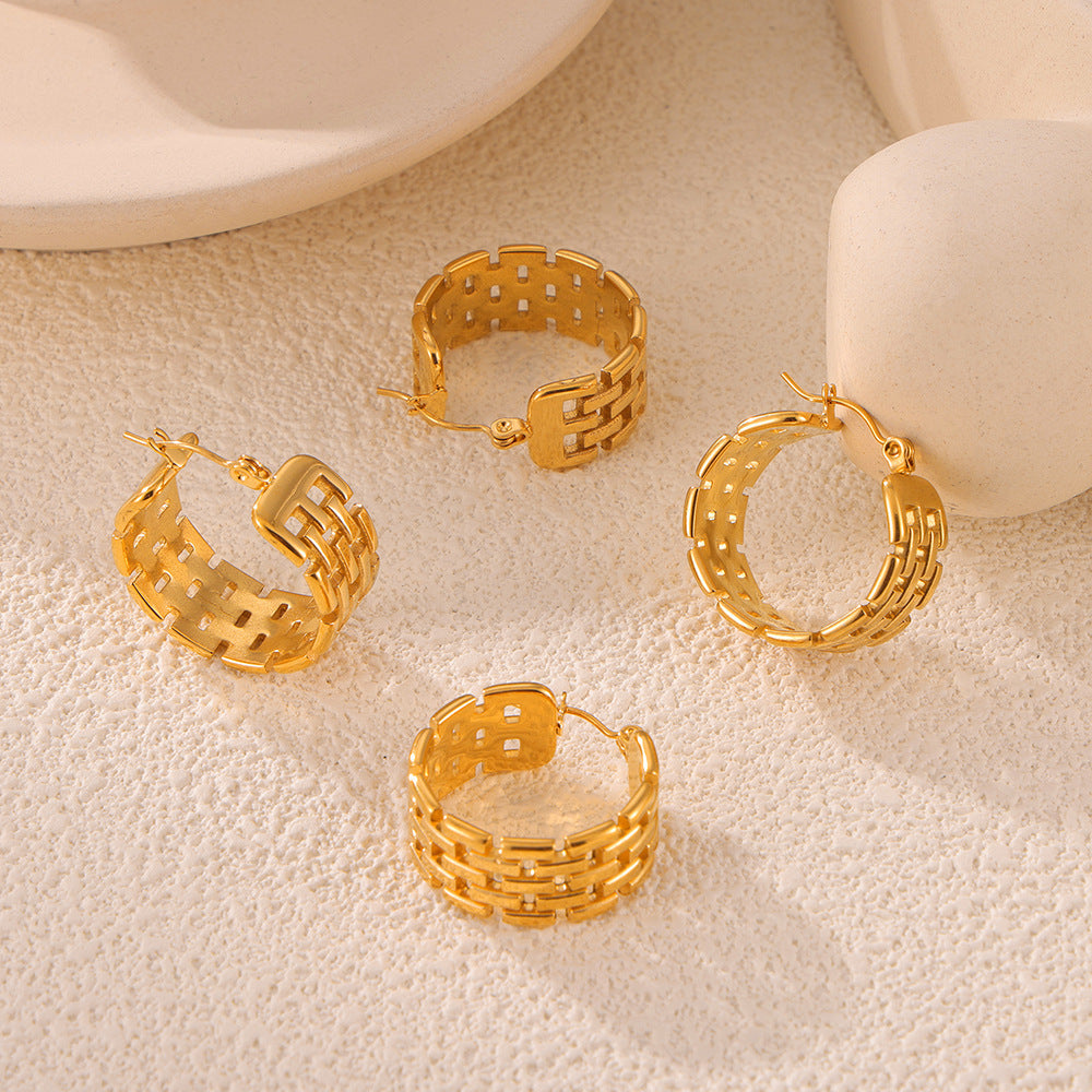 WRAPPED-AND-SPLICED-C-SHAPED-EARRINGS