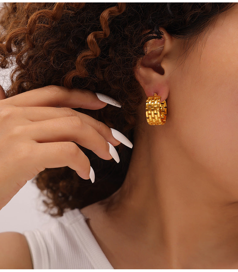 WRAPPED-AND-SPLICED-C-SHAPED-EARRINGS