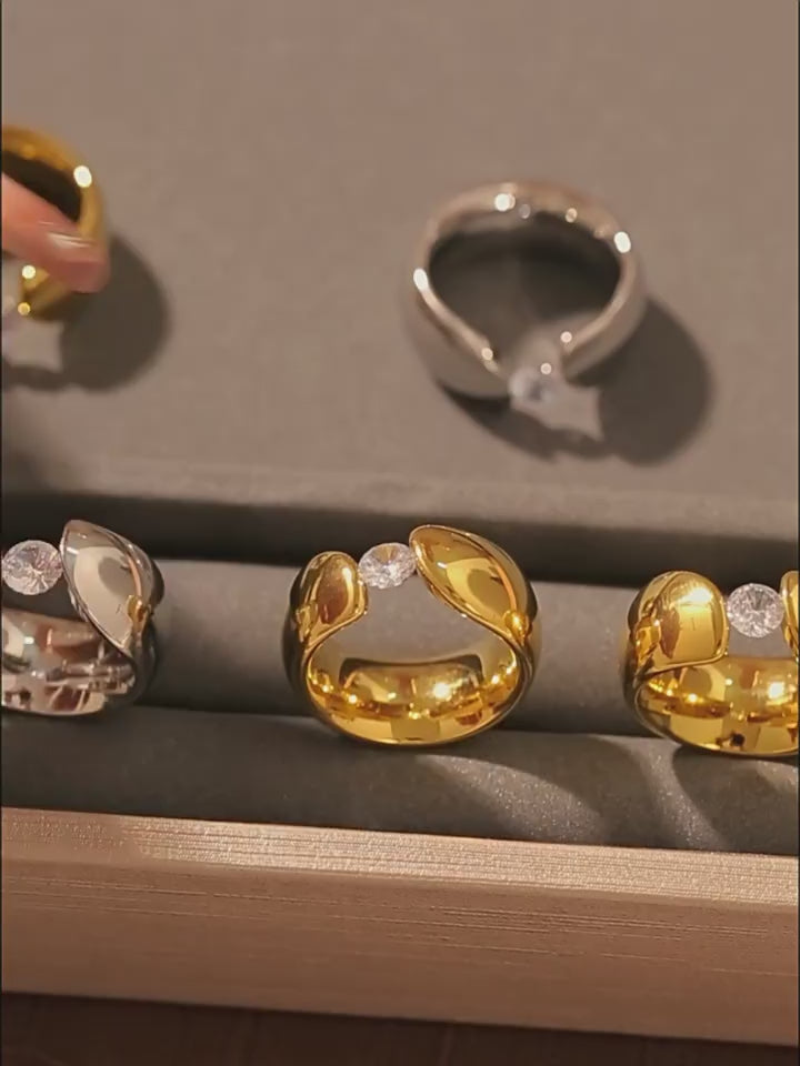 Wide Clip Shiny Stone Ring