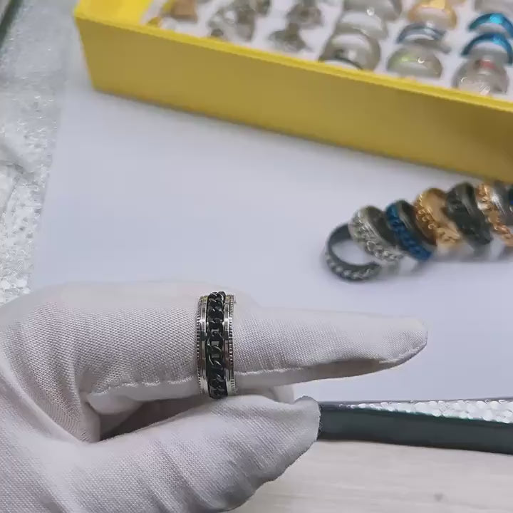 Men's embossed rotating chain ring